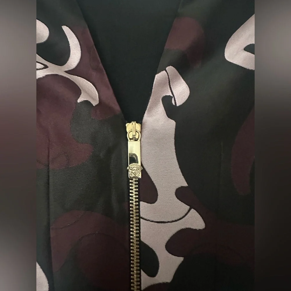 Authentic Gianni Versace Black Purple Abstract Print Satin Cocktail Dress 40 NWT - Picture 8 of 11